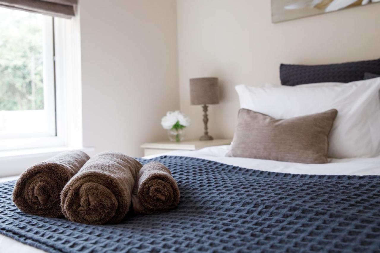 'Orchard Croft Lodge - Chichester', Book-Direct, New Home 1,367 Sq' Ft' , Can Sleep 8 On Request , Split & Link 'Super King' Size Beds, Free Wi-Fi, Sky Tv & Sky Sports, 9 - Minutes From West Wittering Beach, Very Quiet Location, Dog Friendly Exterior foto