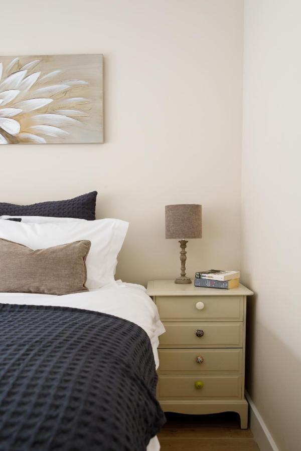 'Orchard Croft Lodge - Chichester', Book-Direct, New Home 1,367 Sq' Ft' , Can Sleep 8 On Request , Split & Link 'Super King' Size Beds, Free Wi-Fi, Sky Tv & Sky Sports, 9 - Minutes From West Wittering Beach, Very Quiet Location, Dog Friendly Exterior foto