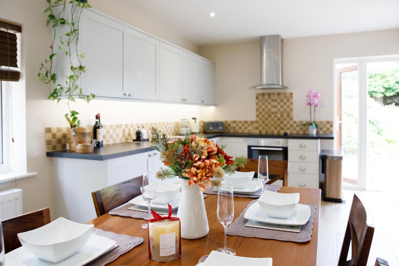 'Orchard Croft Lodge - Chichester', Book-Direct, New Home 1,367 Sq' Ft' , Can Sleep 8 On Request , Split & Link 'Super King' Size Beds, Free Wi-Fi, Sky Tv & Sky Sports, 9 - Minutes From West Wittering Beach, Very Quiet Location, Dog Friendly Exterior foto